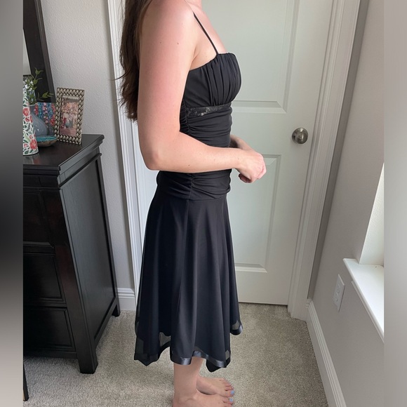 Semi-formal Junior’s Dress - Picture 3 of 17